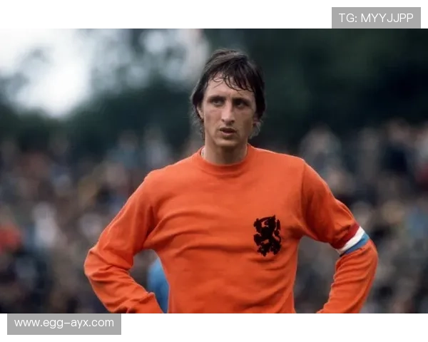 克鲁伊夫:足球哲学与文化的永恒象征 克鲁伊夫:足球哲学与文化的永恒象征